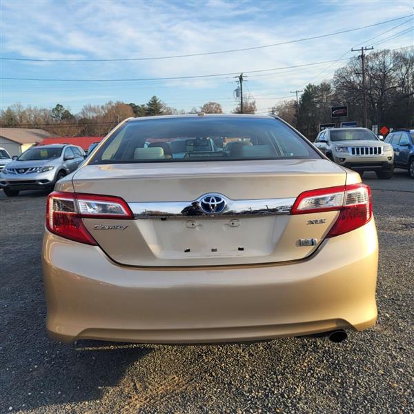 Toyota Camry Hybrid LE 2012