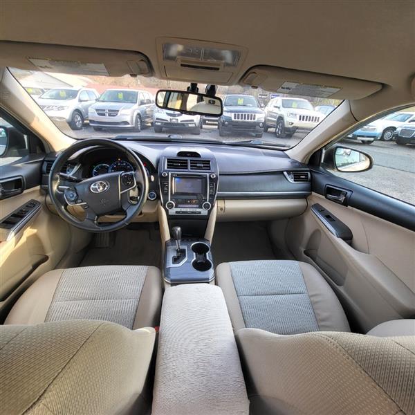 Toyota Camry Hybrid LE 2012