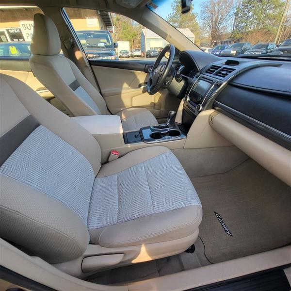 Toyota Camry Hybrid LE 2012