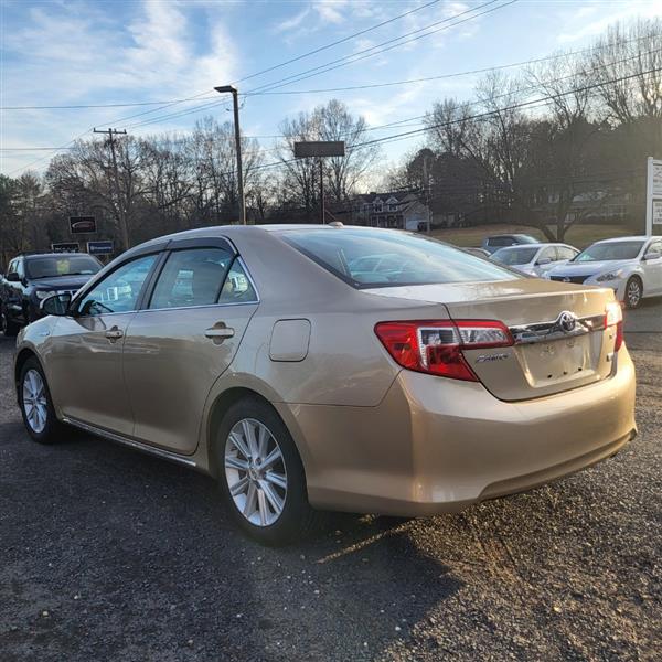 Toyota Camry Hybrid LE 2012