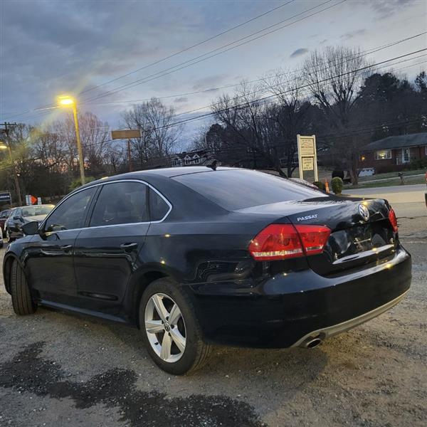 Volkswagen Passat 2.5L SE AT 2012