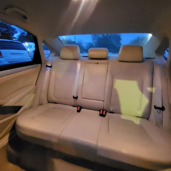 Volkswagen Passat 2.5L SE AT 2012