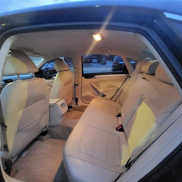 Volkswagen Passat 2.5L SE AT 2012