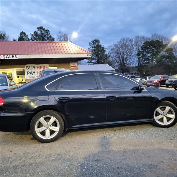 Volkswagen Passat 2.5L SE AT 2012