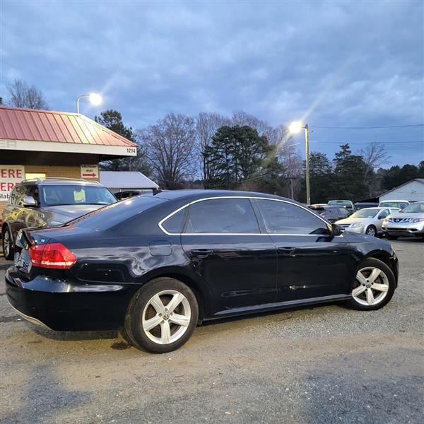 Volkswagen Passat 2.5L SE AT 2012