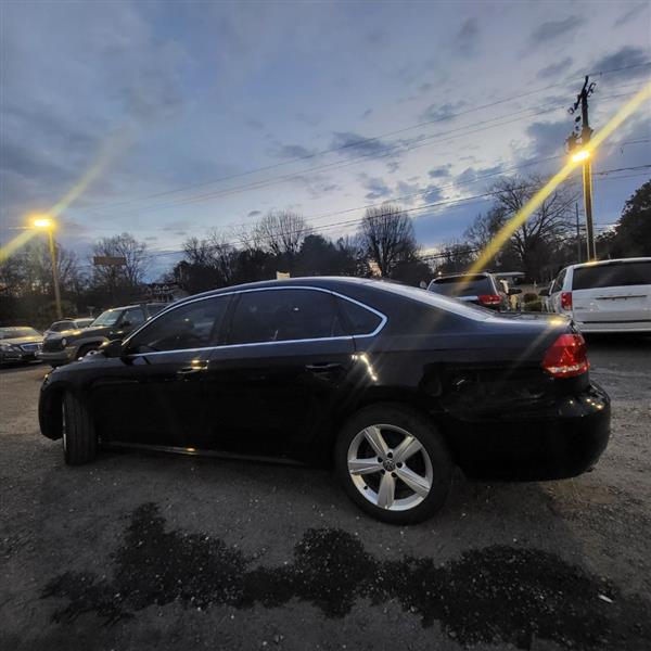 Volkswagen Passat 2.5L SE AT 2012
