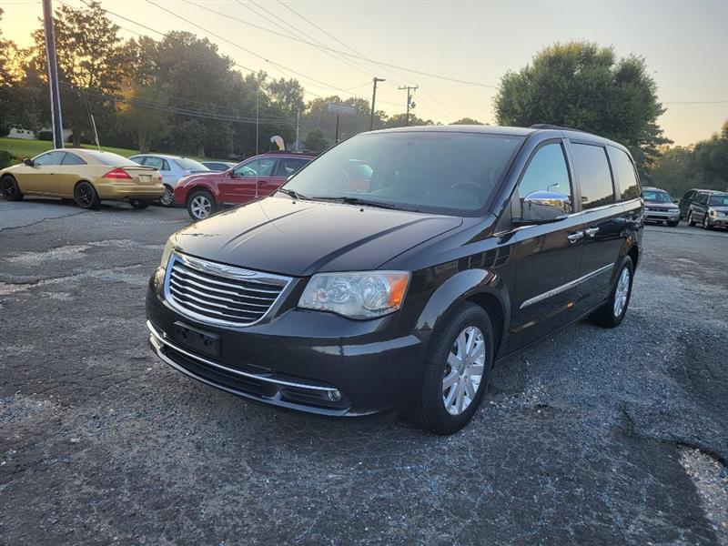 Chrysler Town & Country Touring-L 2012