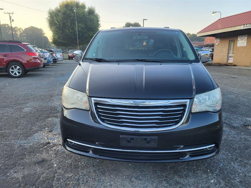 Chrysler Town & Country Touring-L 2012
