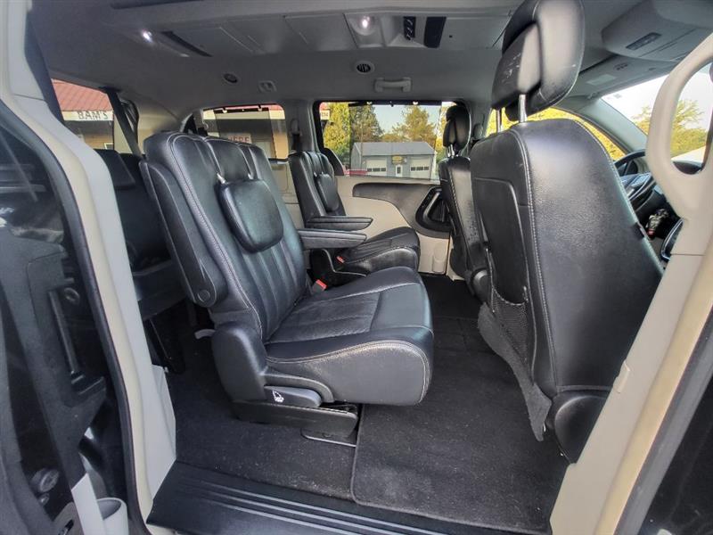 Chrysler Town & Country Touring-L 2012