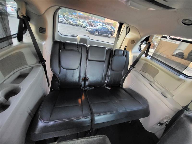 Chrysler Town & Country Touring-L 2012