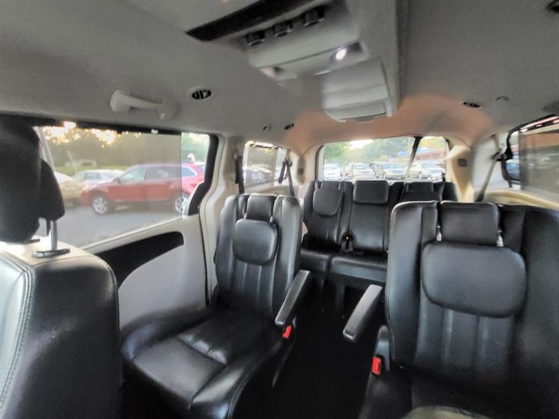 Chrysler Town & Country Touring-L 2012