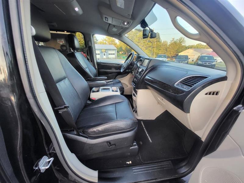 Chrysler Town & Country Touring-L 2012