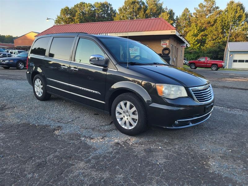 Chrysler Town & Country Touring-L 2012