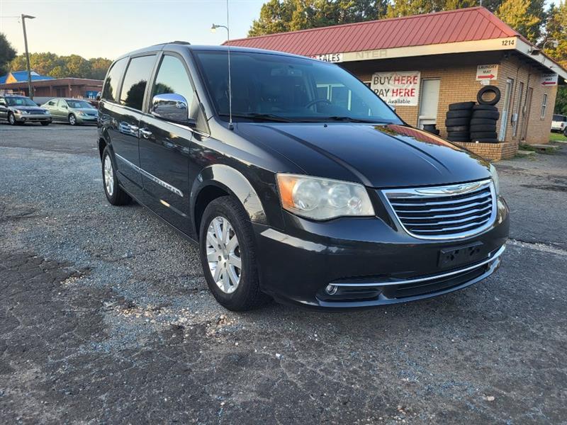 Chrysler Town & Country Touring-L 2012