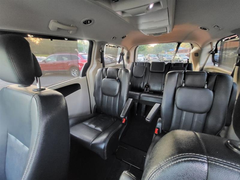 Chrysler Town & Country Touring-L 2012