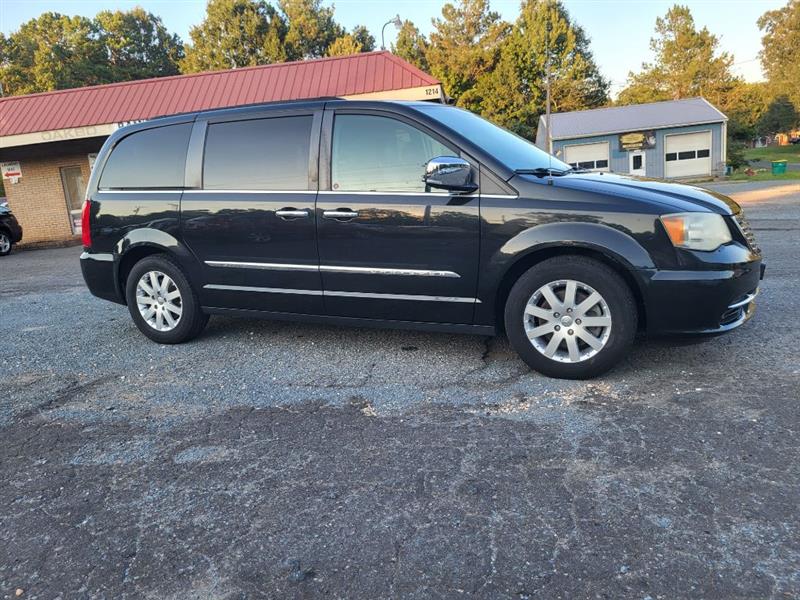 Chrysler Town & Country Touring-L 2012