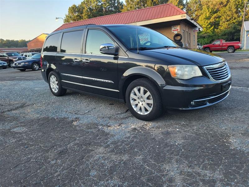 Chrysler Town & Country Touring-L 2012