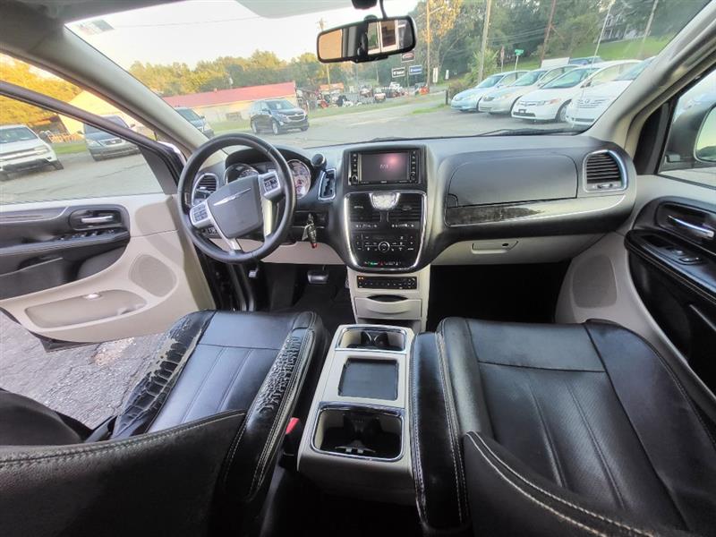 Chrysler Town & Country Touring-L 2012