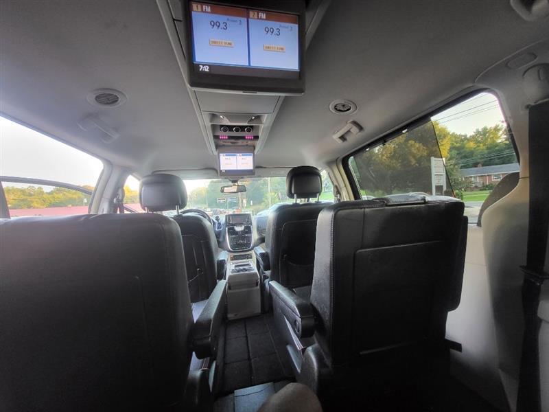 Chrysler Town & Country Touring-L 2012