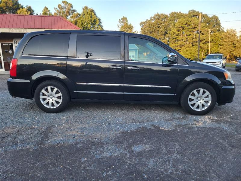 Chrysler Town & Country Touring-L 2012