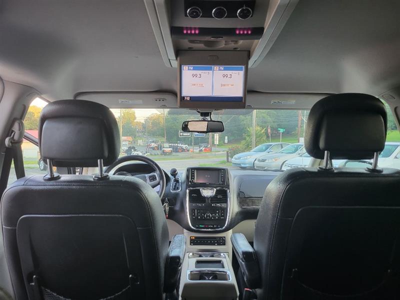 Chrysler Town & Country Touring-L 2012