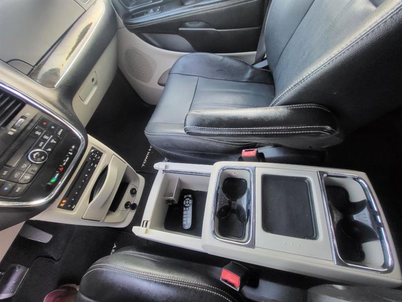 Chrysler Town & Country Touring-L 2012