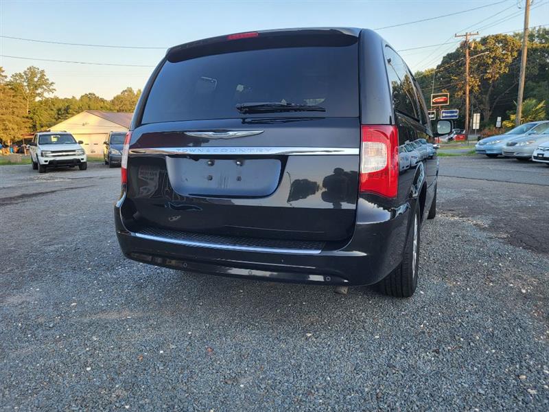 Chrysler Town & Country Touring-L 2012