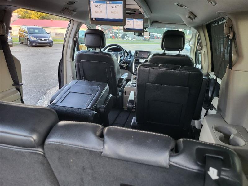 Chrysler Town & Country Touring-L 2012