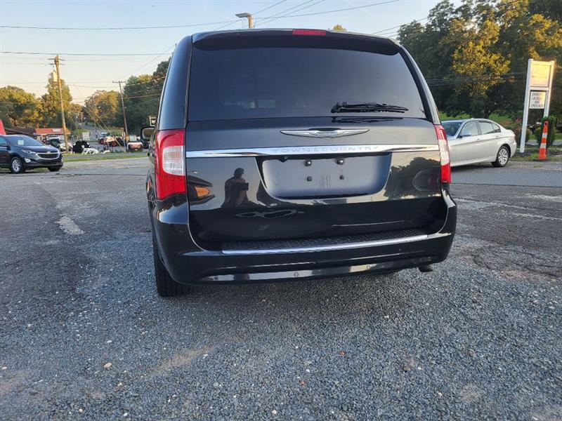 Chrysler Town & Country Touring-L 2012