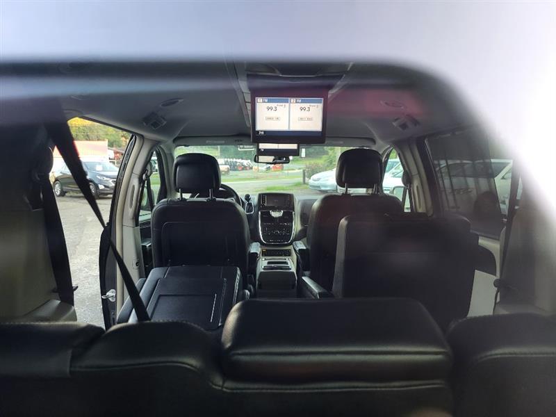 Chrysler Town & Country Touring-L 2012