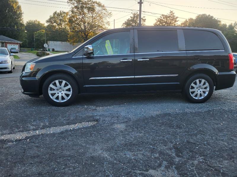 Chrysler Town & Country Touring-L 2012