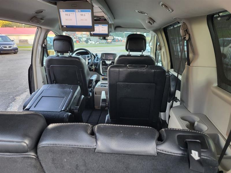 Chrysler Town & Country Touring-L 2012