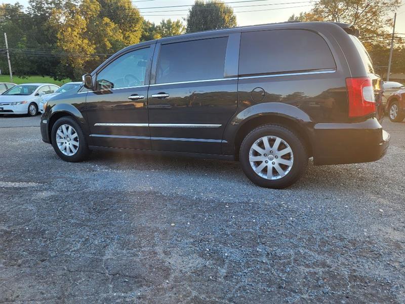 Chrysler Town & Country Touring-L 2012