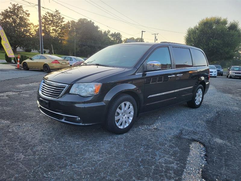 Chrysler Town & Country Touring-L 2012