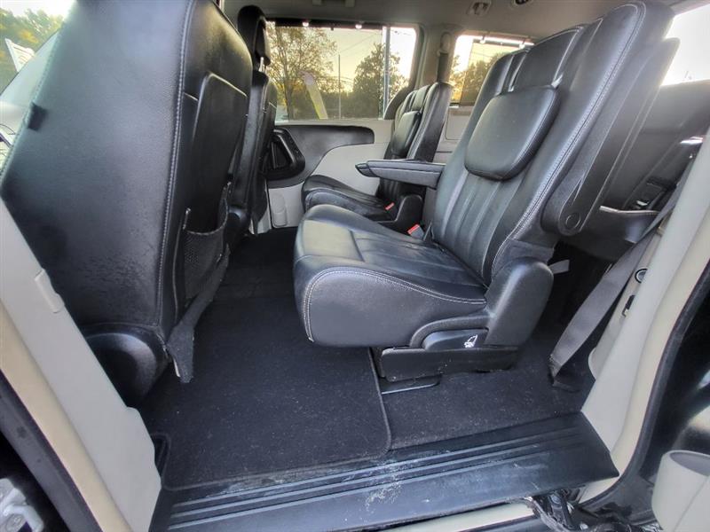 Chrysler Town & Country Touring-L 2012