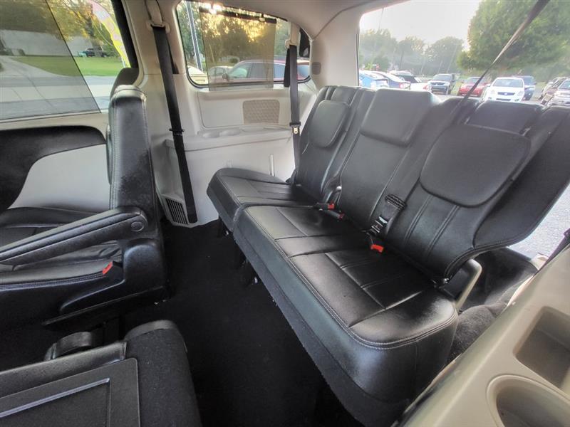 Chrysler Town & Country Touring-L 2012