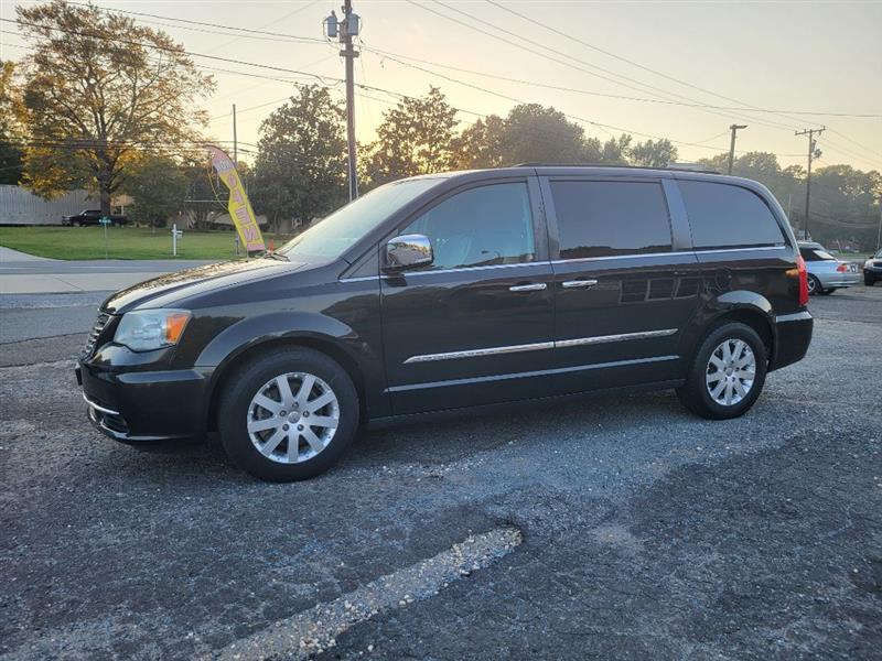 Chrysler Town & Country Touring-L 2012