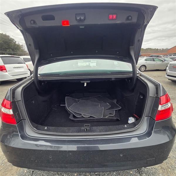 Mercedes-Benz E-Class E350 4MATIC Sedan 2012