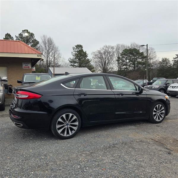 Ford Fusion SE AWD 2020