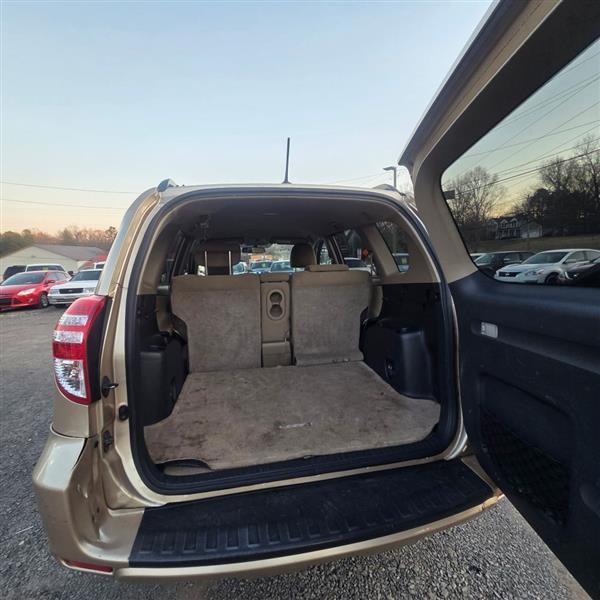 Toyota RAV4 Base I4 4WD 2011