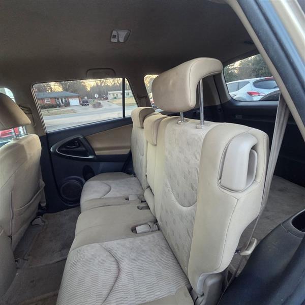 Toyota RAV4 Base I4 4WD 2011
