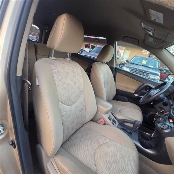 Toyota RAV4 Base I4 4WD 2011