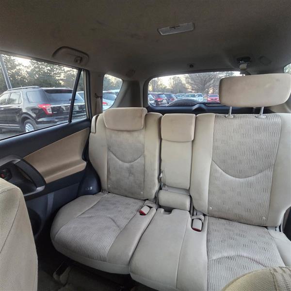 Toyota RAV4 Base I4 4WD 2011