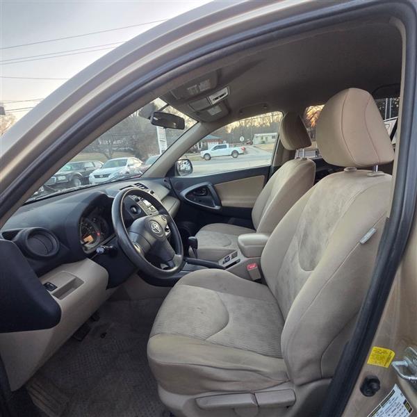 Toyota RAV4 Base I4 4WD 2011