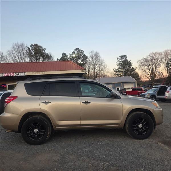 Toyota RAV4 Base I4 4WD 2011