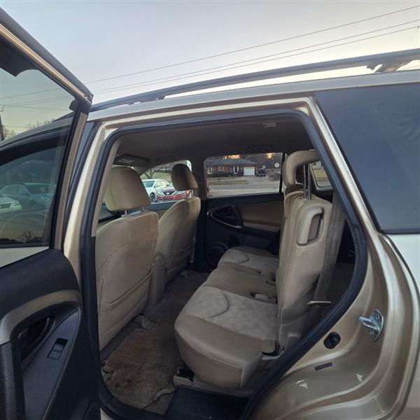 Toyota RAV4 Base I4 4WD 2011
