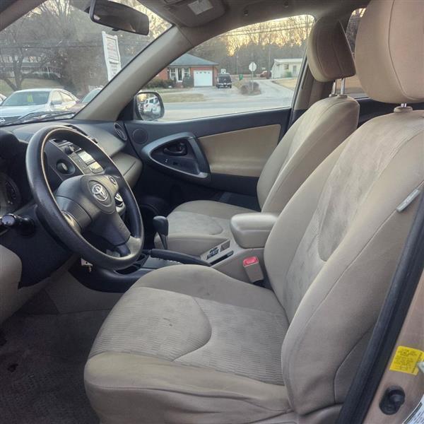 Toyota RAV4 Base I4 4WD 2011