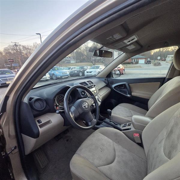 Toyota RAV4 Base I4 4WD 2011