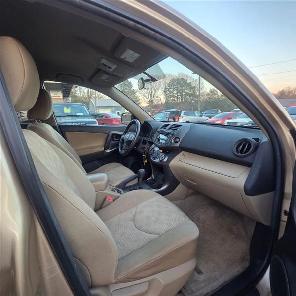 Toyota RAV4 Base I4 4WD 2011