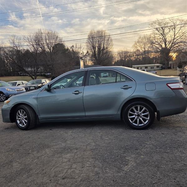 Toyota Camry Hybrid Sedan 2011